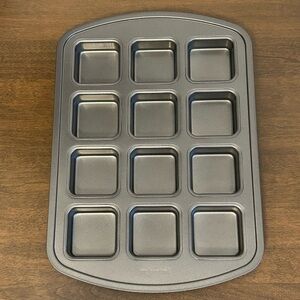 PAMPERED CHEF 12 WELL NON-STICK BROWNIE PAN #1544